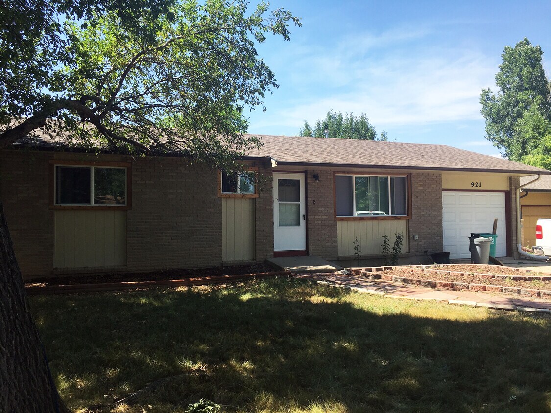 Primary Photo - 921 Ponderosa Dr