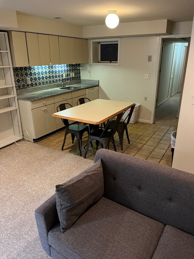 Foto del edificio - 504 E St NE