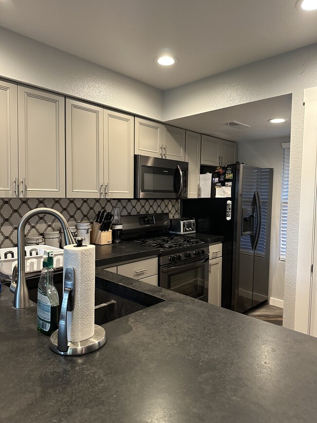 Cocina - 2910 Pennyroyal Dr