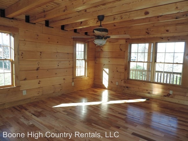 Building Photo - 3 br, 2.5 bath House - 200 Nit Noi Row