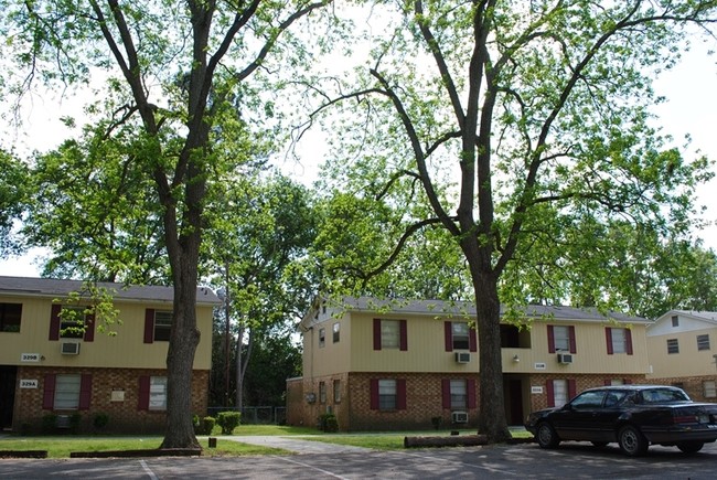 Building Photo - Cedar Pines Apartments