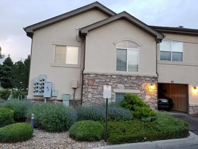 Building Photo - 1435 S Chambers Rd