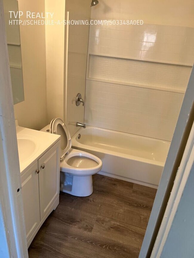 Building Photo - 1174 W 8th St