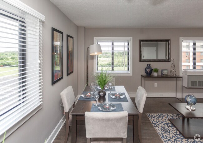 1HAB, 1BA - 672 ft² - River West Flats