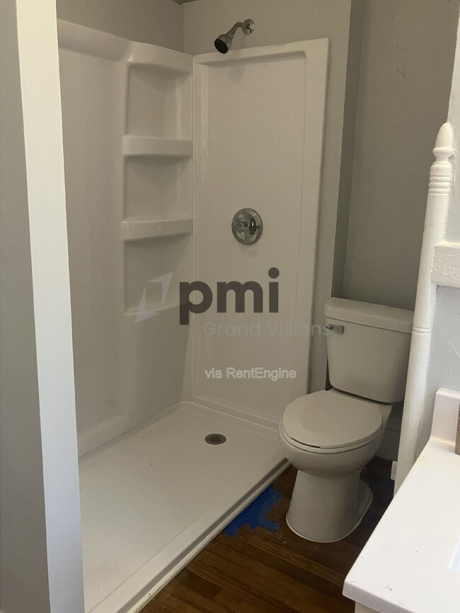 Building Photo - 1035 W Main St