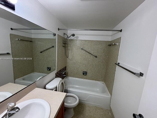 Building Photo - 91 Waltham D