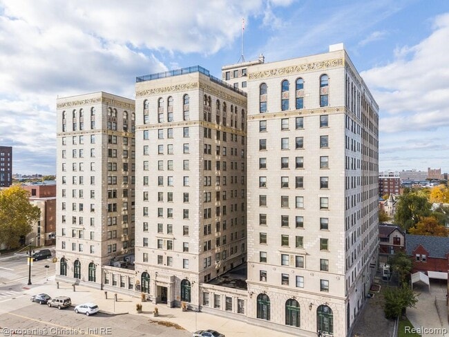 Building Photo - 15 E Kirby St