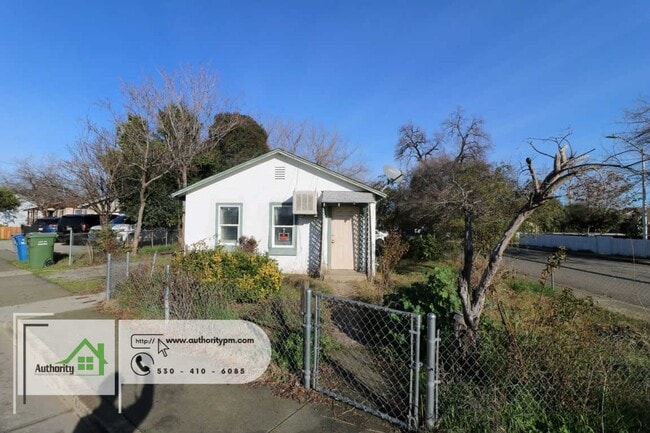 Building Photo - 1100 Grange, Short trip to amenities and w...