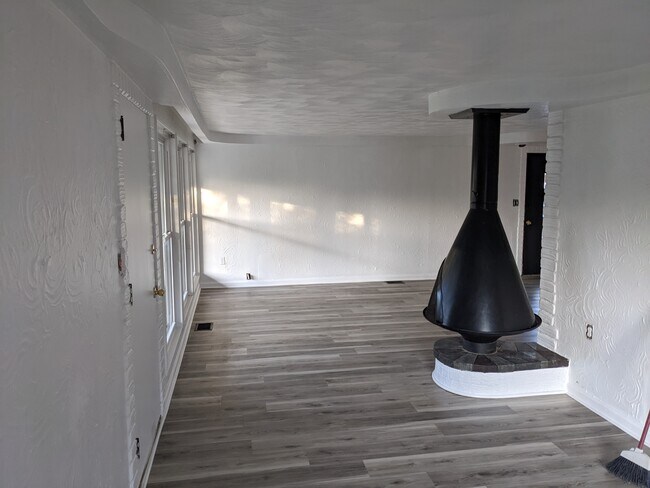 Foto del edificio - 3209 Carrier Ave