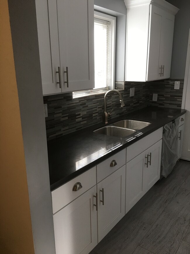 Building Photo - 10639 Ayres Ave
