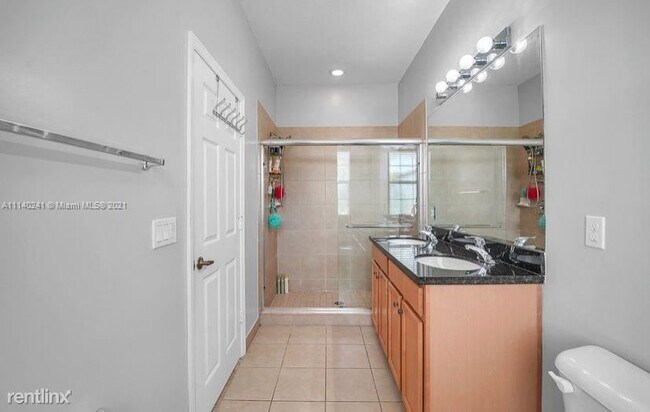 Foto del edificio - 2 br, 2.5 bath Townhome - 11847 SW 26th St...