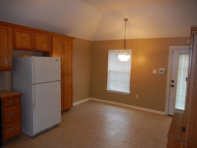 Building Photo - 14266 Woodlands Dr