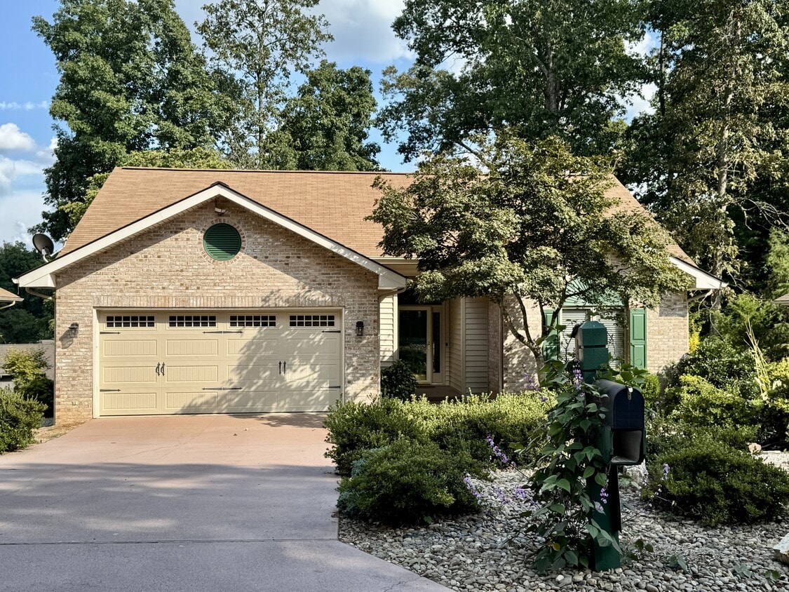 Primary Photo - 116 Agoli Way