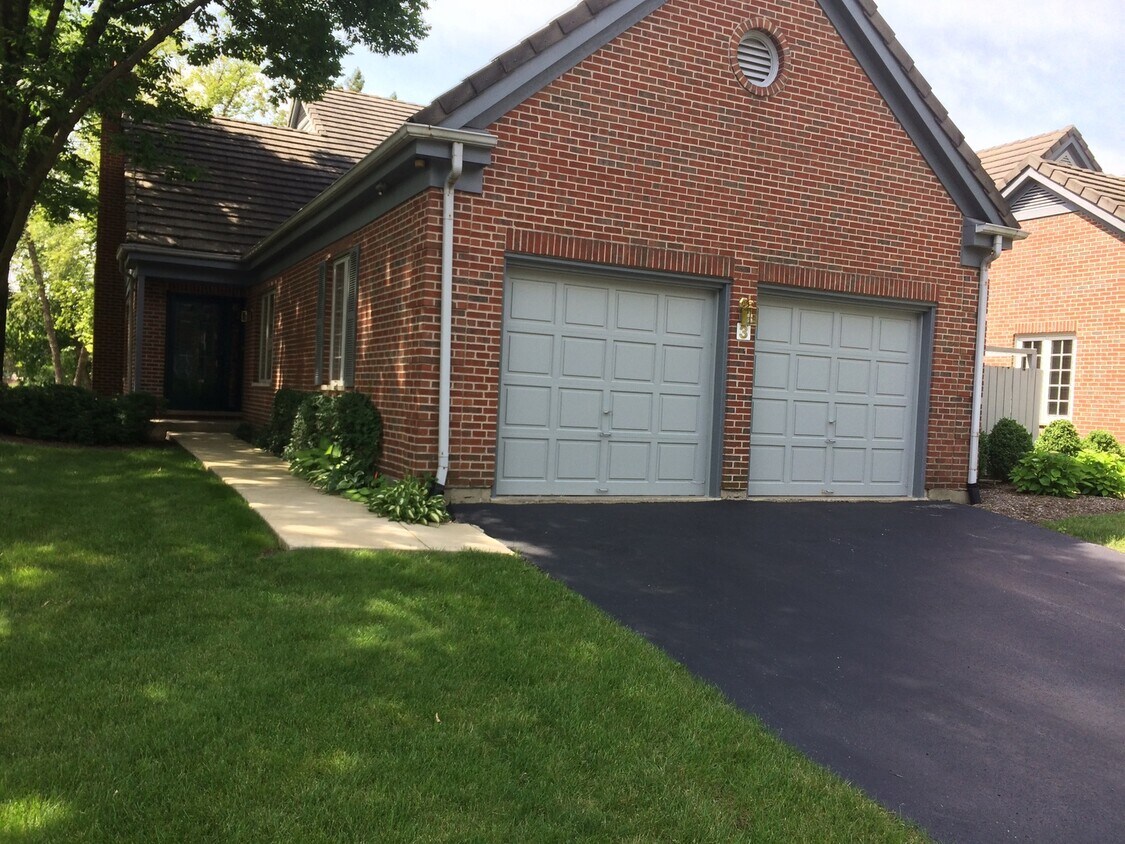 3 Southgate Ct, Burr Ridge, IL 60527 Townhome Rentals in Burr Ridge