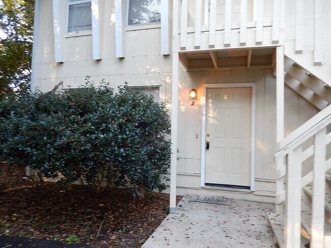 Building Photo - 2334 Sylvan Ct