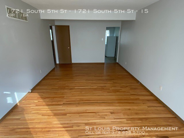 Building Photo - Great apartment in the heart of St Charles