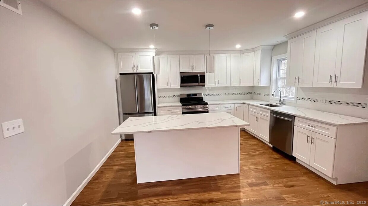 Foto principal - 564 Norman St