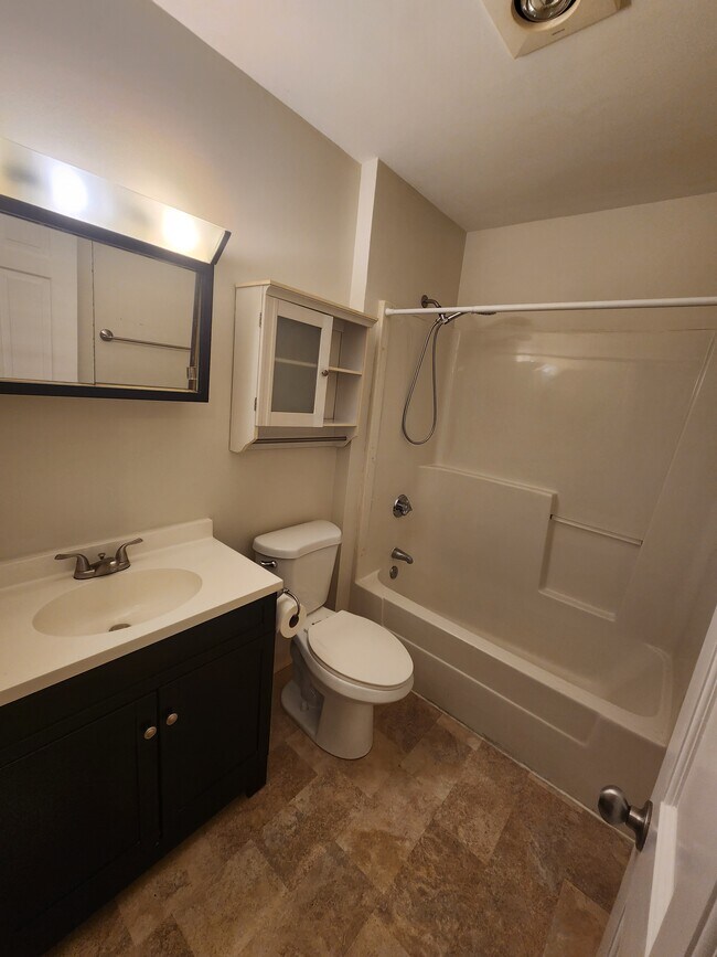 24 West Rd Unit 35, Ellington, CT 06029 Condo for Rent in Ellington