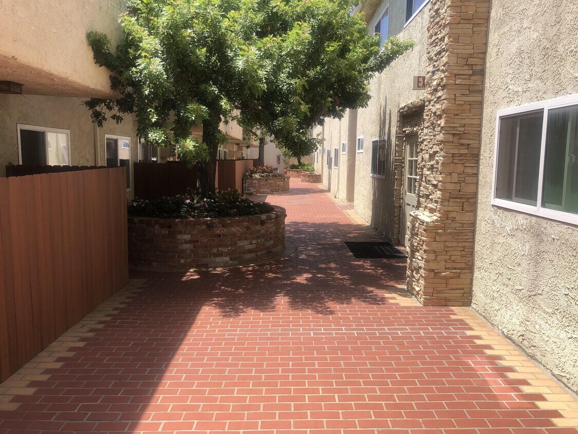 Foto principal - 1525 S Saltair Ave