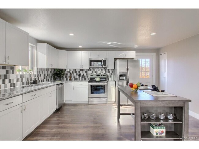 Building Photo - BEAUTIFUL 3bd/2ba Home in Denver, CO! Avai...