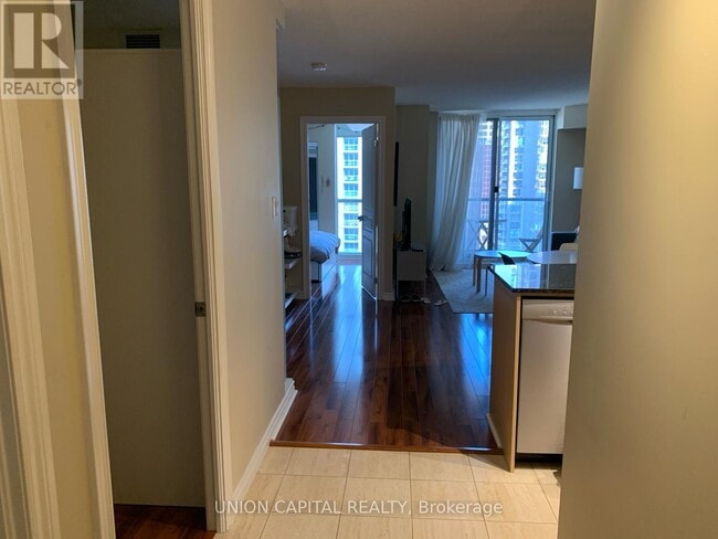 Building Photo - 801 Bay St.