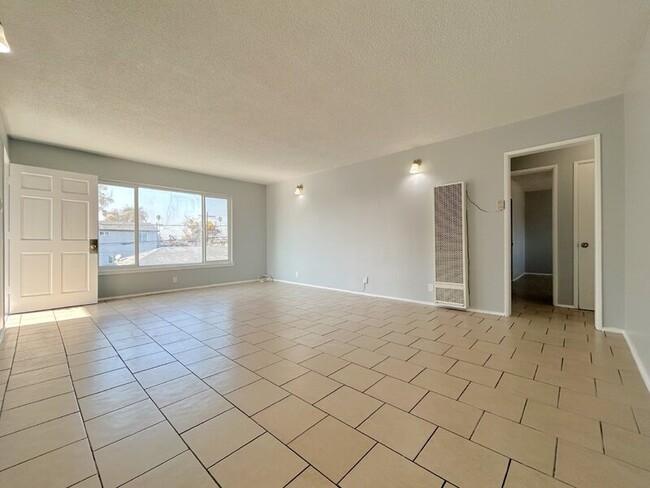 Foto del edificio - 8118 Stanford Ave