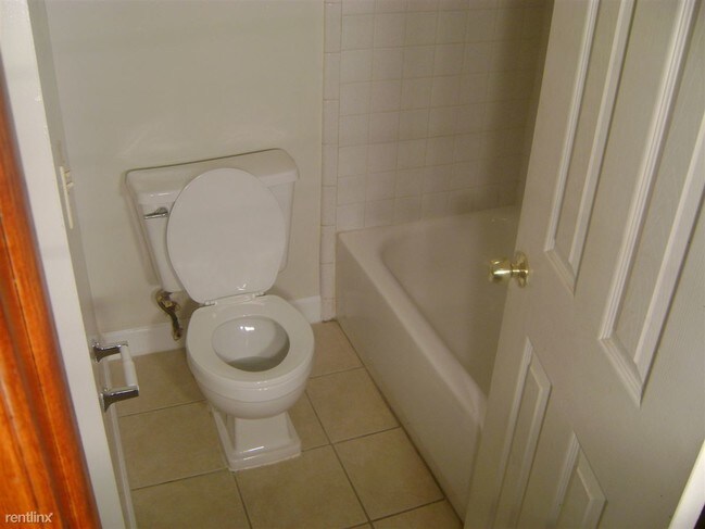 Building Photo - 3715 Sandhurst Dr