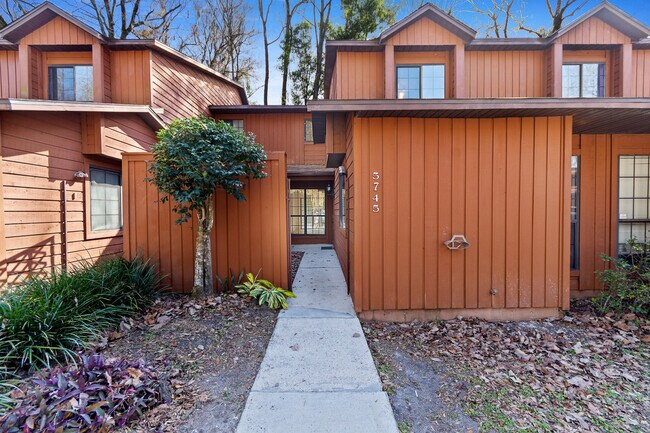 Foto del edificio - 5745 SW 10th Pl