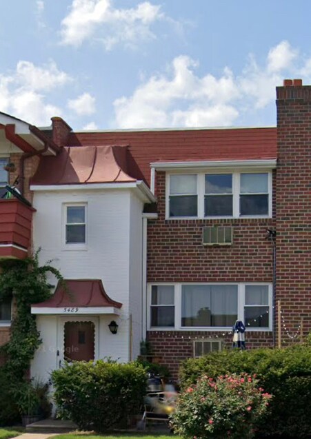 Building Photo - 5489 Vicaris St