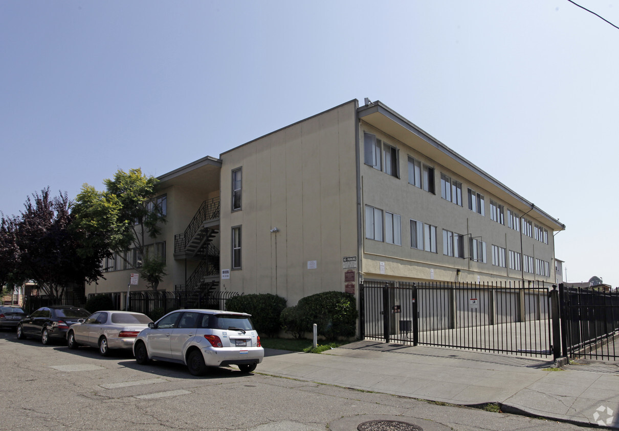 Primary Photo - Viking Apartments