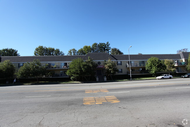 Building Photo - La Scala Apartments