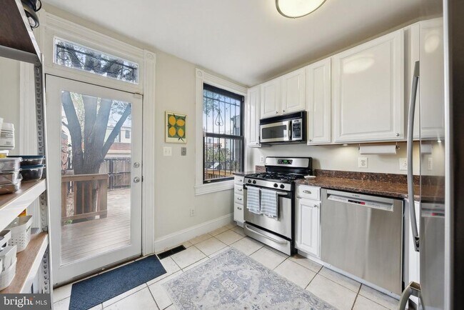 Foto del edificio - 1619 Marion St NW