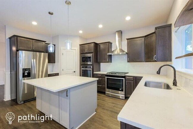 Building Photo - 31020 Southwest Boones Ferry Road, Wilsonv...