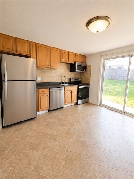 Photo - 335 Canton St House