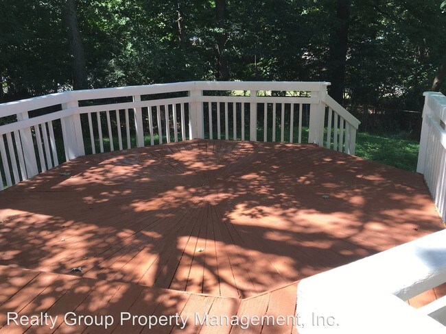 Foto del edificio - 324 W Edmonston Dr