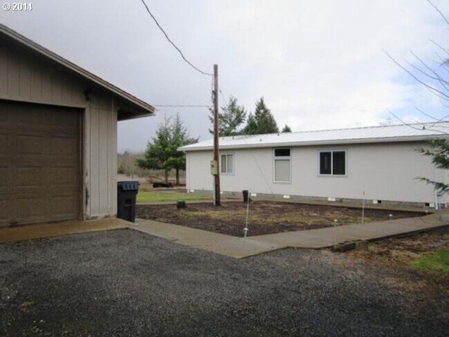 Building Photo - Country Living in Monroe Oregon! 3 Bedroom on Acres