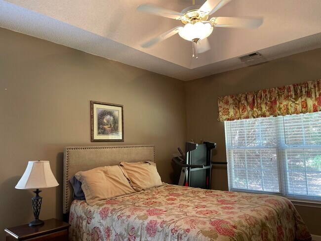 Building Photo - 619 Heathrow Ct