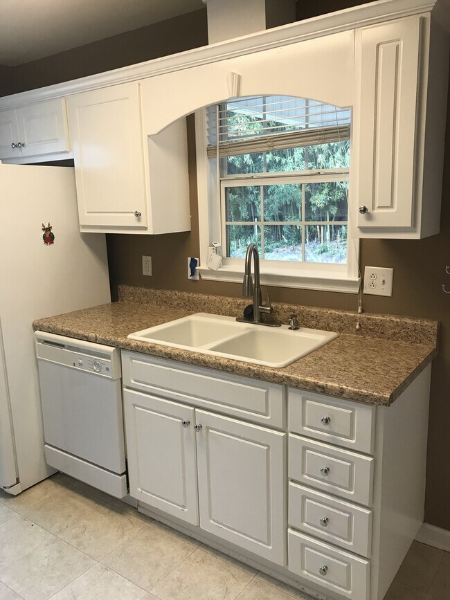 Foto del edificio - 2 Bed, 1 Bath Condo