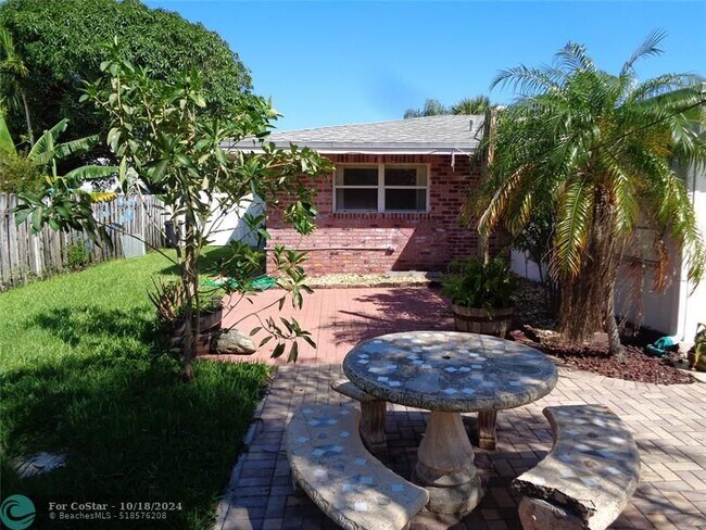 Foto del edificio - 2734 NE 28th Ct