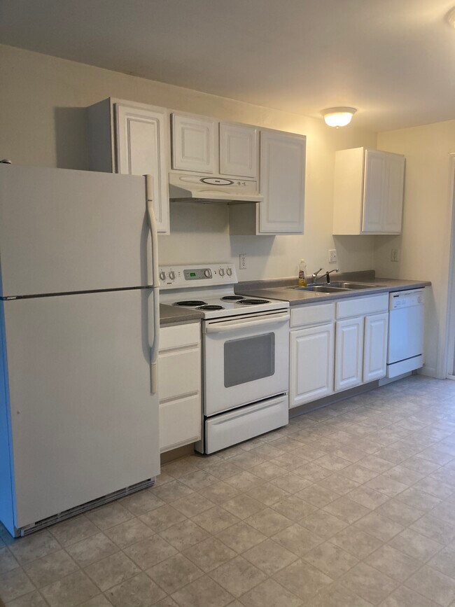 Kitchen - 363 Bow Lake Rd