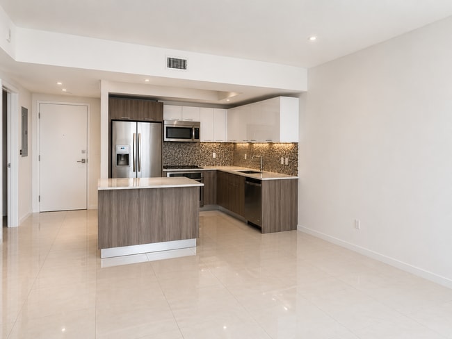 Photo - 5300 Paseo Blvd (Doral, FL) Apartment