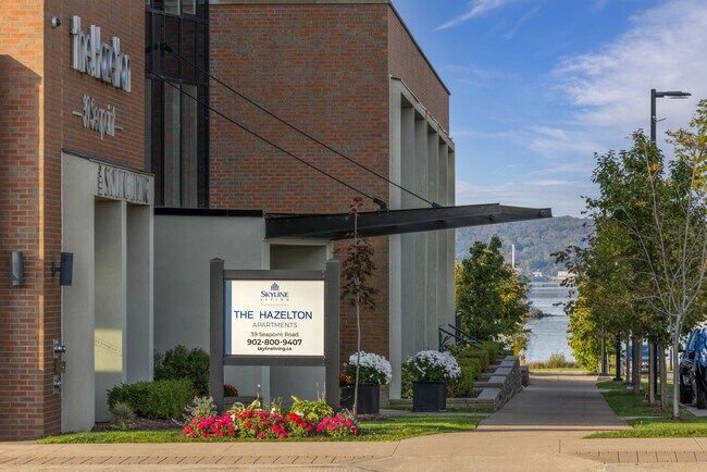 Photo du bâtiment - The Hazelton Apartments