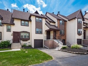 Building Photo - 2013 Queensgate Ln