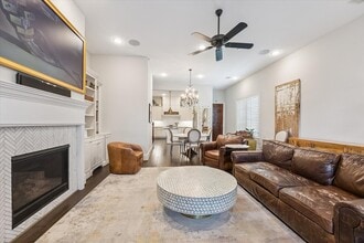 Building Photo - 4415 Marina St