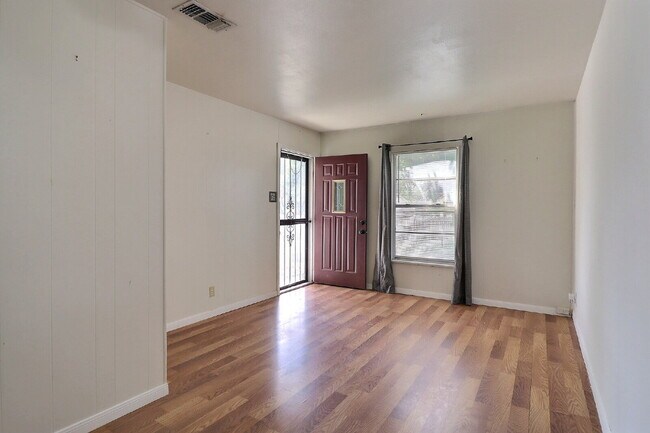 Foto del edificio - 4 Bedrooms and a Bonus Room + Move In Ready Package with Washer, Dryer and Refrigerator