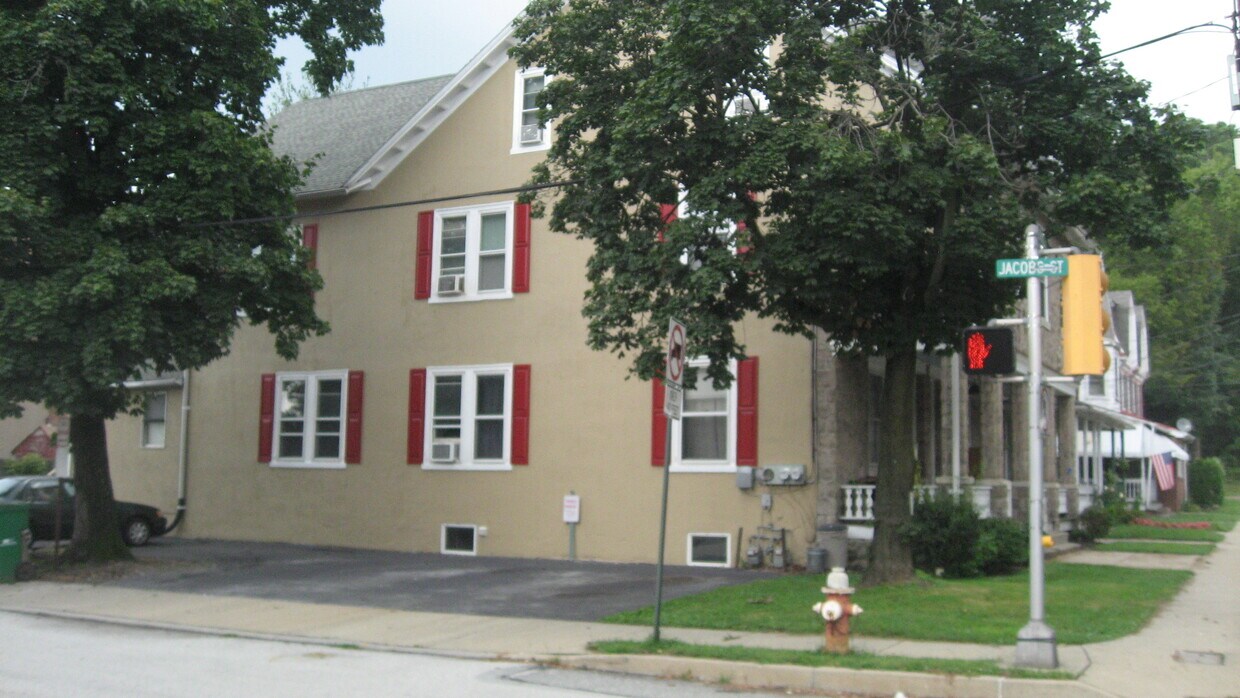 Primary Photo - 201 Bridge St
