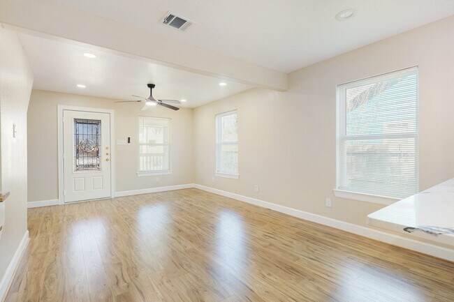 Building Photo - 2329 Lidstone St