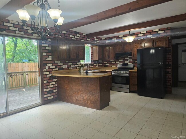 Building Photo - 5 Aspen Ct