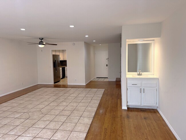 Sala de estar al revés - 1823 11th St