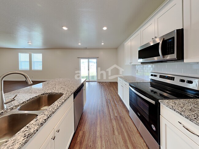 Building Photo - 1184 N Wagon Way